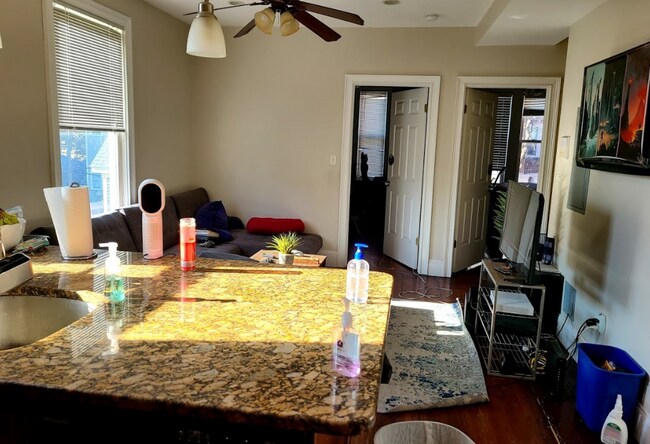 Photo - 719 Parker St Unidad 3