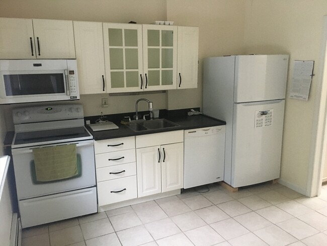 Building Photo - 15 Meadowbrook Rd Unit 2 Rental