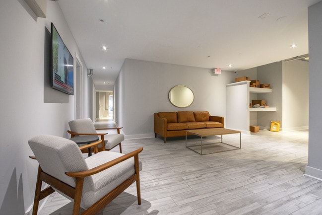 Waverly Court / Keppoch House