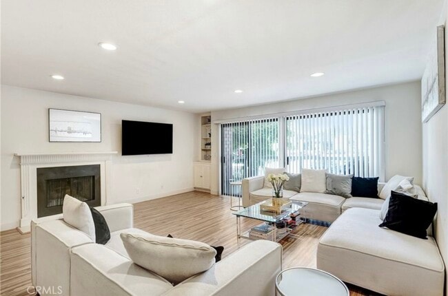 Photo - 18324 Clark St Unidad 119