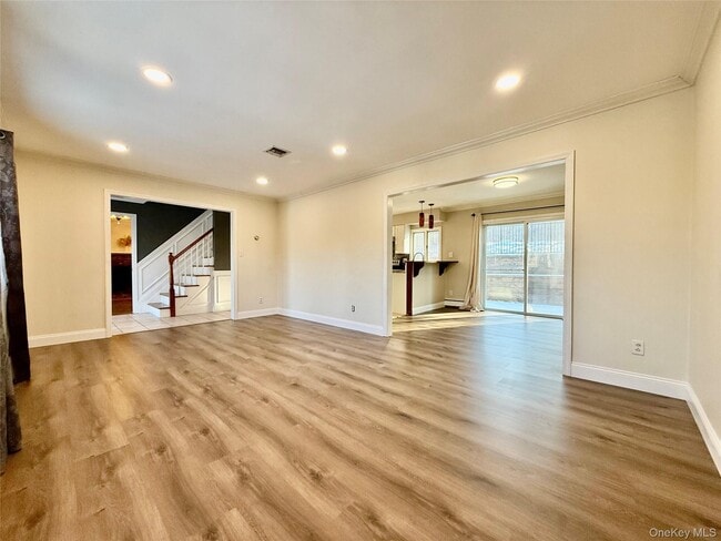 Photo - 33 Pilgrim Dr