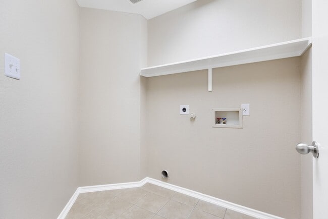 Photo - 6526 Charles Field