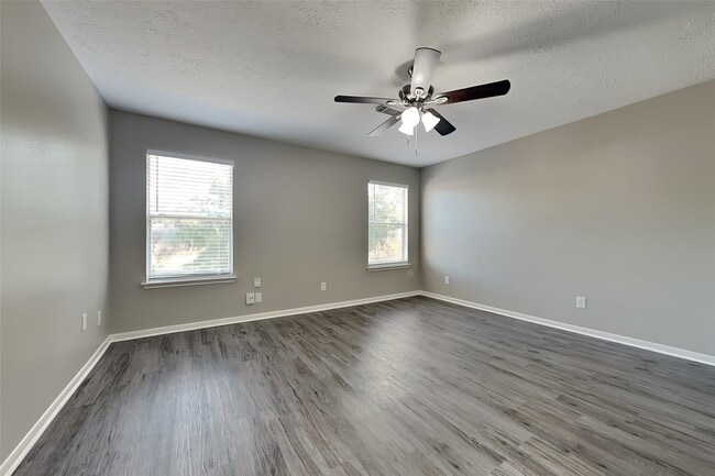 Photo - 2211 Pincher Creek Dr