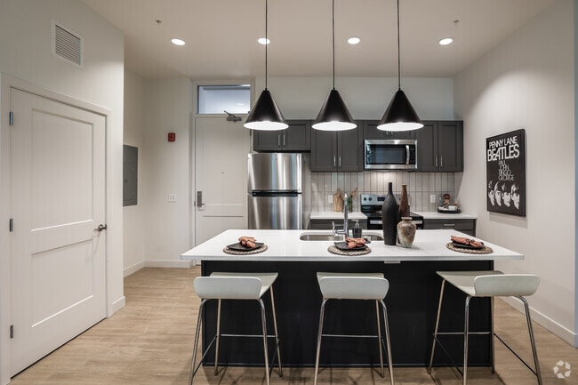 1BR, 1BA - 632SF - Kitchen