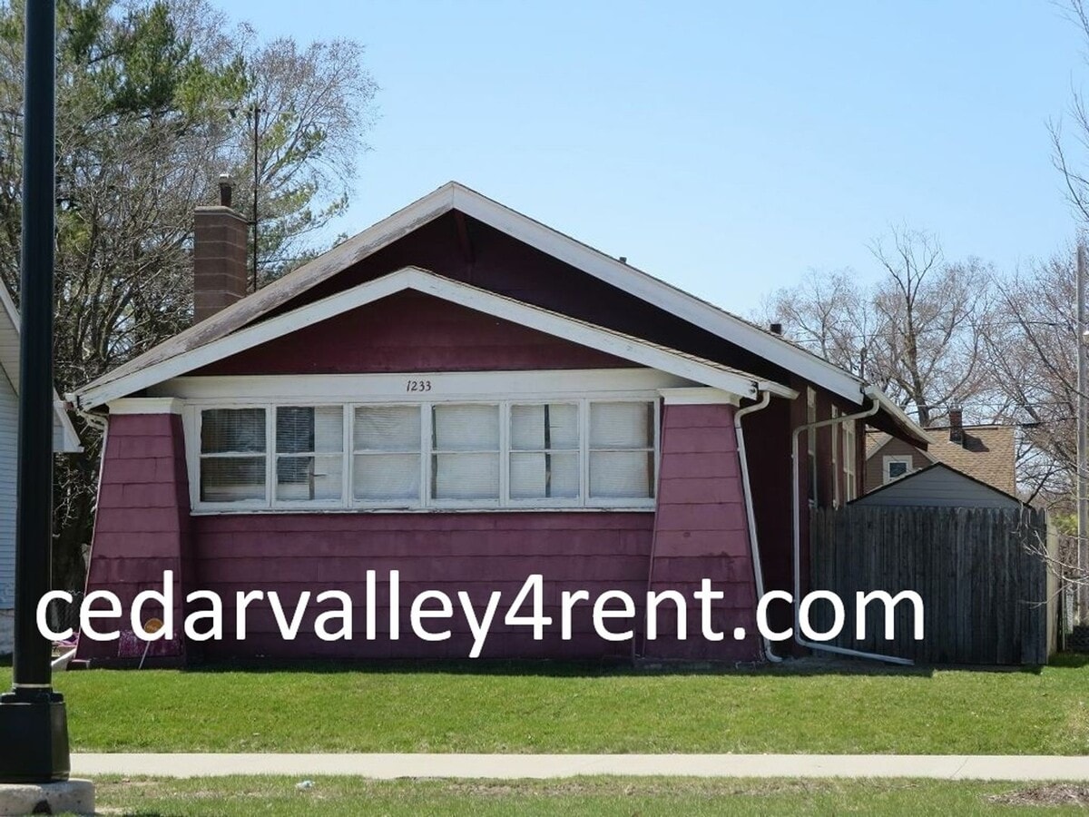 Photo - 1233 Logan Ave