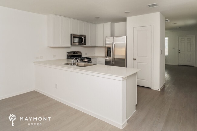 Photo - 554 Layne Overlook