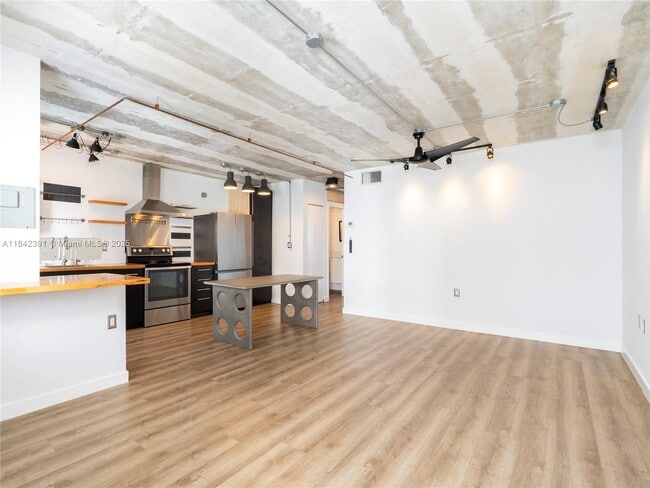 Building Photo - 1545 Euclid Ave Unit 4J Rental