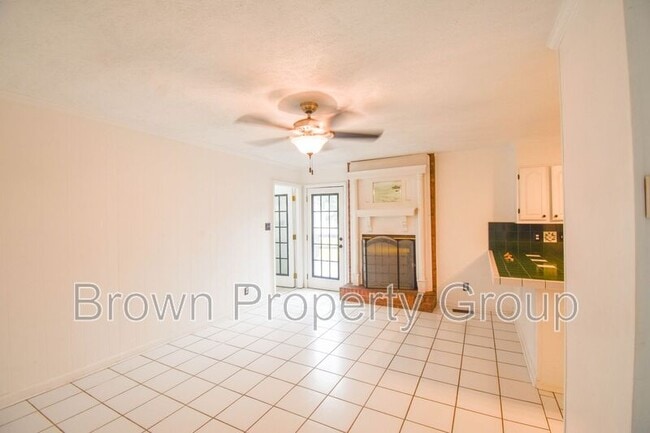 Photo - 805 Southview Cir