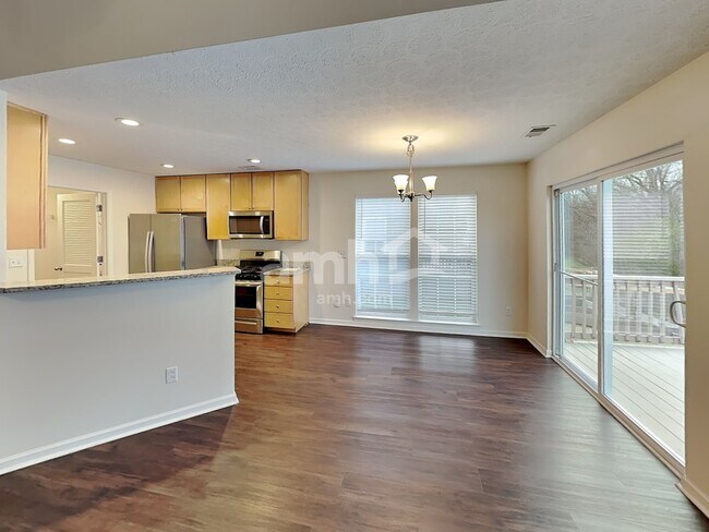 Photo - 419 Creekside Ln