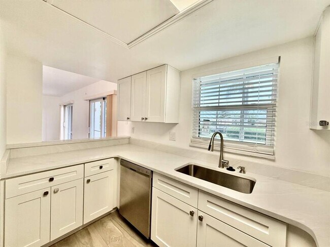 8801 Bay Pointe Dr Unit 102
