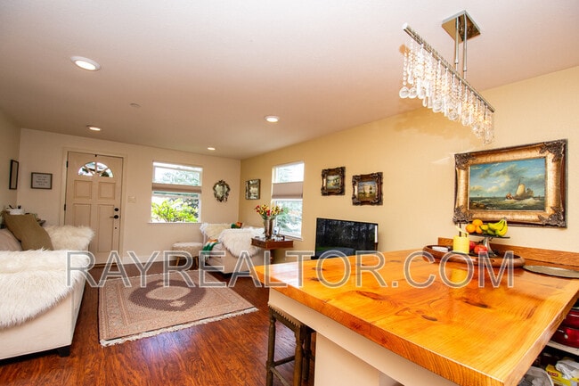 Photo - 40 Encina Ave