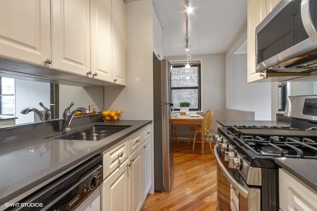 Photo - 525 W Aldine Ave Unit 102