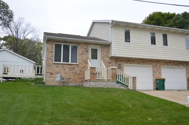 Building Photo - 102 Lotus Ave Rental