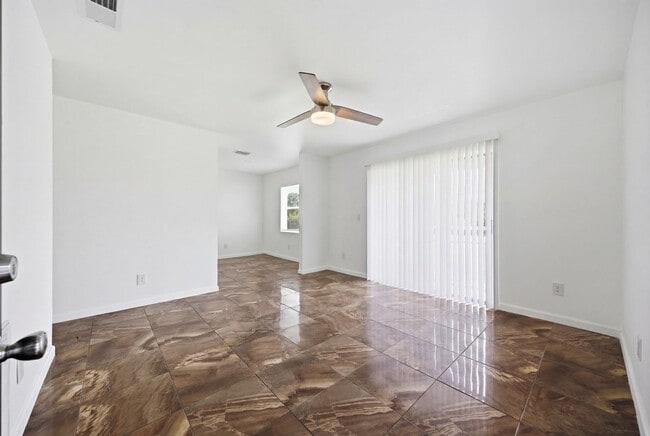 Photo - 5606 S Manhattan Ave Unit A2
