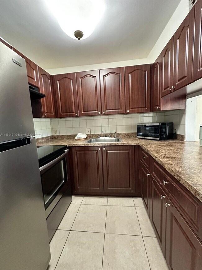 Building Photo - 4848 NW 24th Ct Unit 309