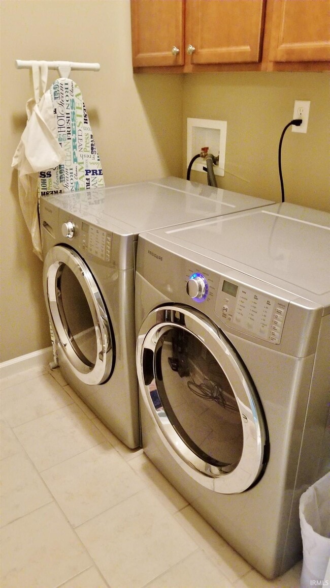 Photo - 4917 Leicester Way