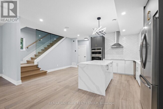 Photo - 886 Byron Ave Unité A