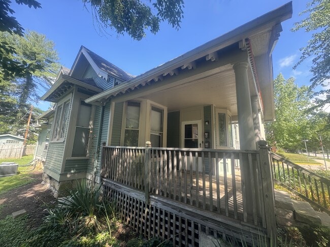 Photo - 321 N Indiana Ave