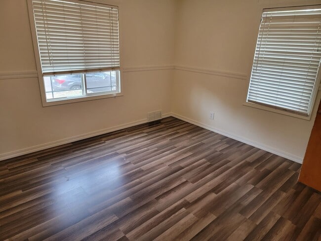 Photo - *MOVE IN SPECIAL * 1ST FULL MONTH FREE* Gr...