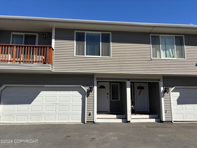 Building Photo - 3 Bed/2 Bath Midtown Townhome!