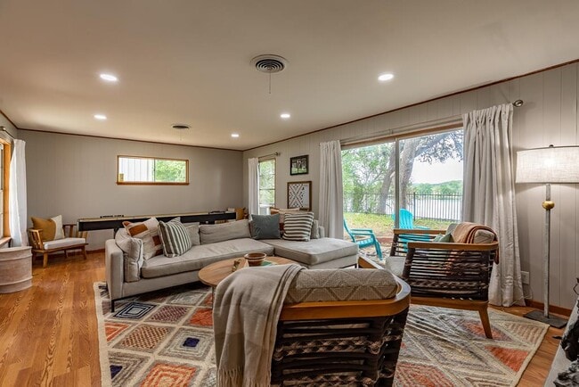 Photo - 2865 Bandera Hwy