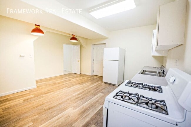 Building Photo - 6540 Clay St