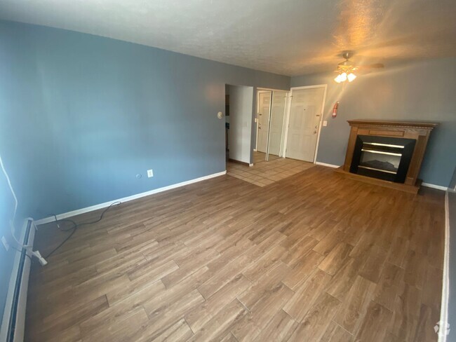 Building Photo - 1201 Greenwood - 2 Blocks from WMU Campus! Unit 202 Rental