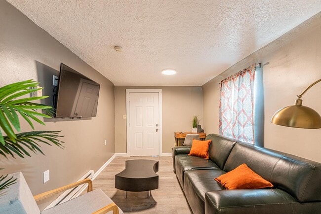 Photo - 704 Pacific Ave SW