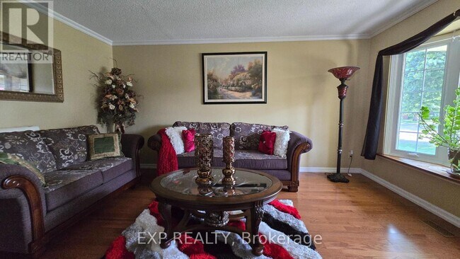 Photo - 281 Mississaga St