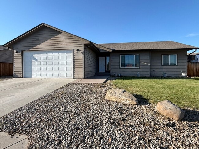 Now renting 3 bedroom House - Now renting 3 bedroom House