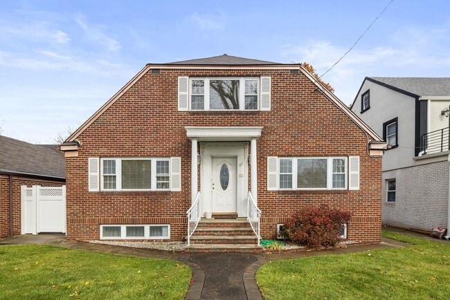 Building Photo - 97 Riverview Ave Unit 2