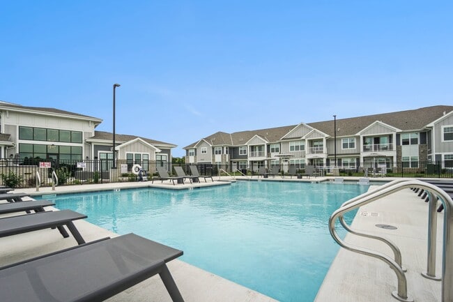 Seasons at Mount Pleasant Resort Style Pool - Seasons at Mount Pleasant