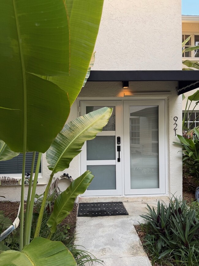 Photo - 921 SE 13th St