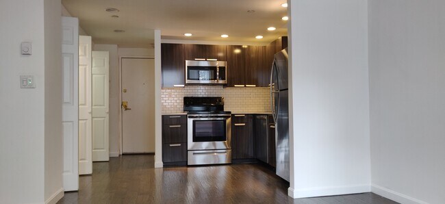 Photo - 104 Queensberry St Unit D