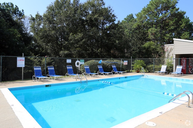 Pool - Hunters Pointe