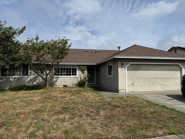Building Photo - 1060 Coach Way McKinleyville - Coach Way Unit A