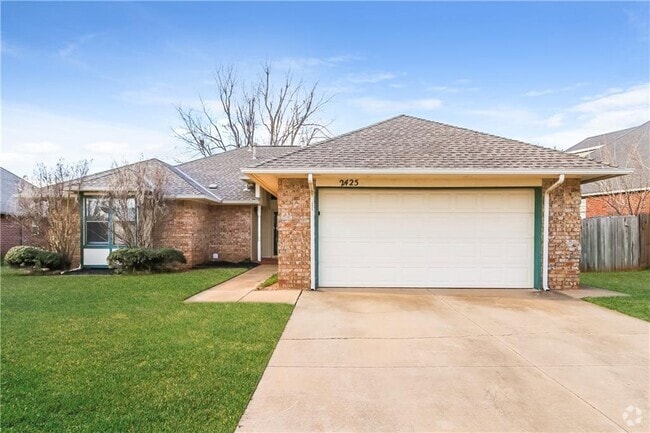 Building Photo - 2425 E Hills Dr Rental