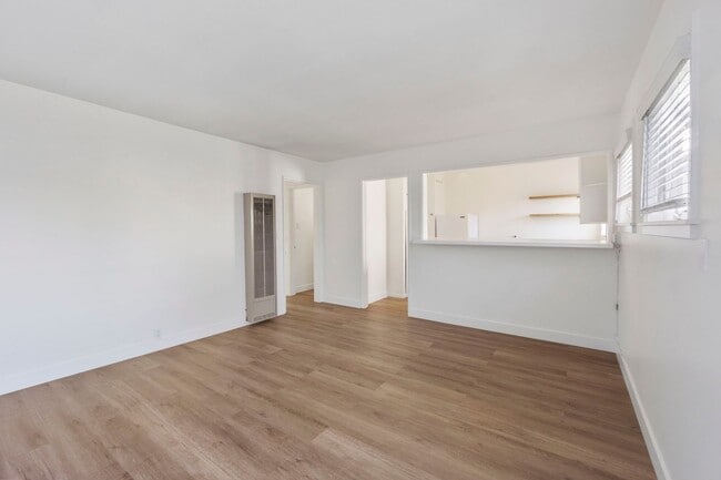 Photo - 223 E Bay Front Unidad Back