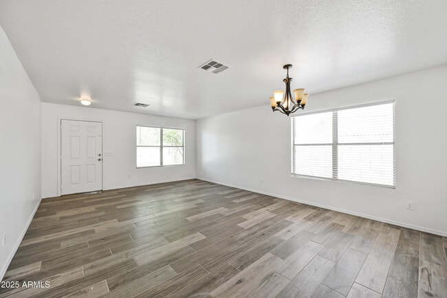 Photo - 225 E Gwen St