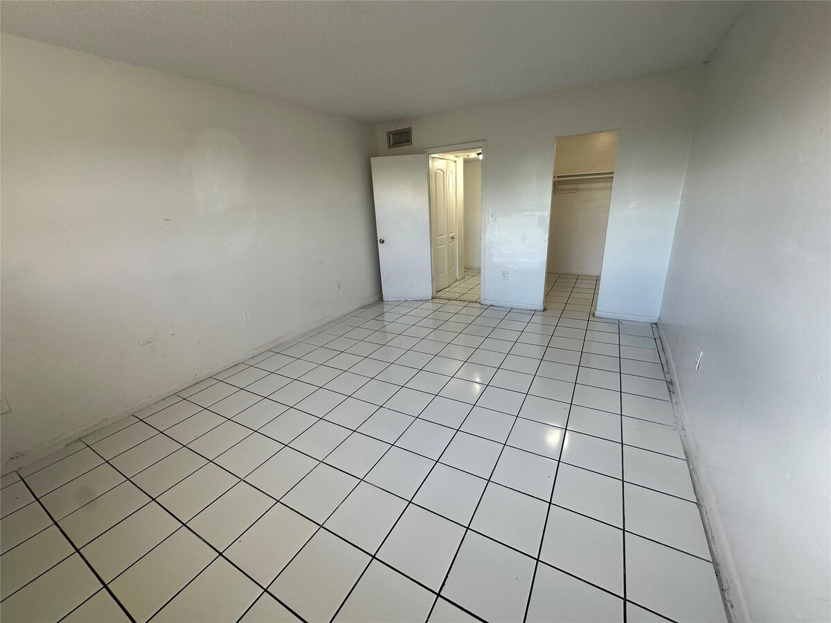 Photo - 3700 NW 21st St Unidad 411