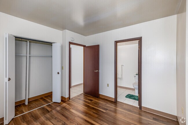 3BR, 2BA - 924SF - Bedroom - Bates Hill Apartments