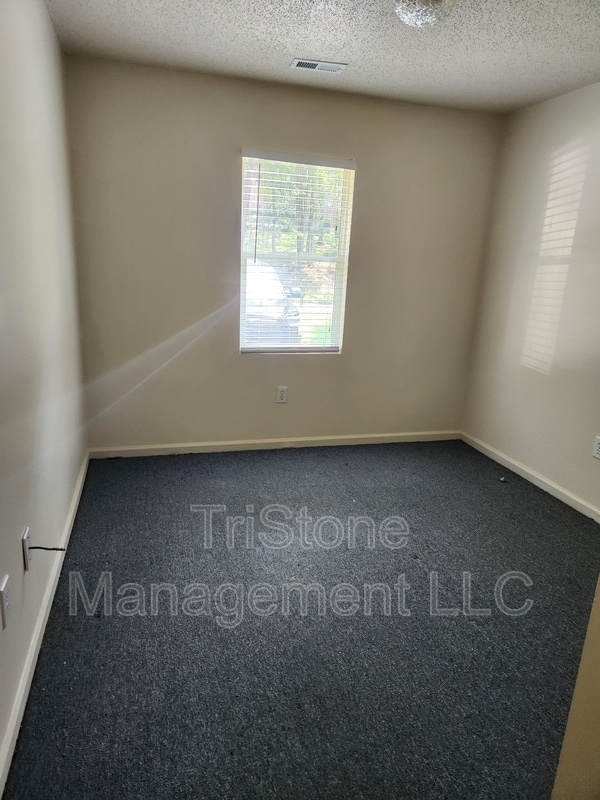 Photo - 213 Bishop Ln
