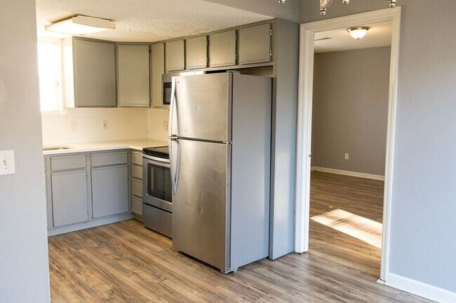 Photo - 201 N Lovell Ave Unit B