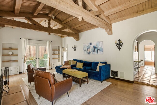 1407 N Beverly Dr