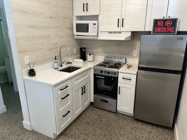 Building Photo - 1258 Beach Rd Unit 7