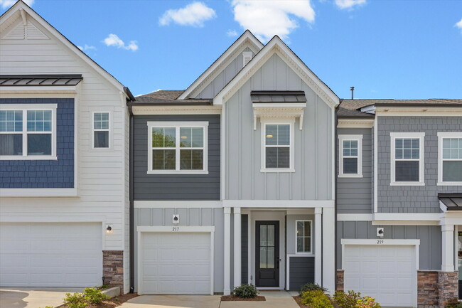 Building Photo - "Spacious 3-Bed Townhouse with 2.5 Baths at 217 Brooks Springs Drive, Fort Mill!"