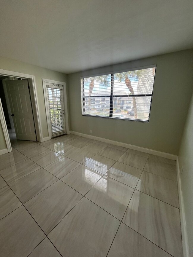 Photo - ONE BEDROOM ONE BATHROOM! FULLY RENOVATED Stainless Appliances! Unit 23