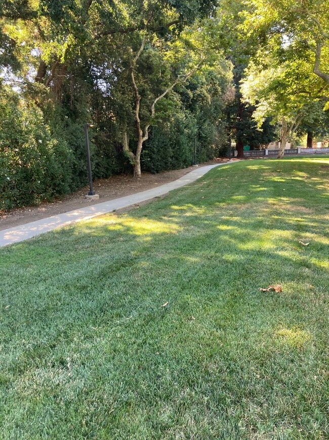Photo - Lassen Villa Apartments