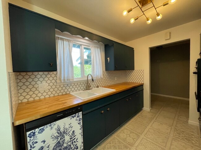 Photo - 1431 Muir Ave