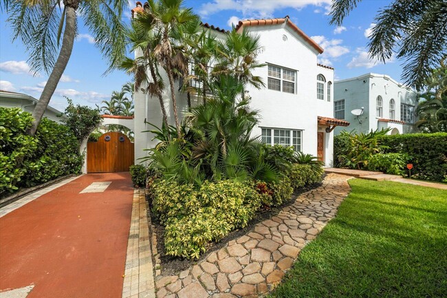 Photo - 221 Greymon Dr